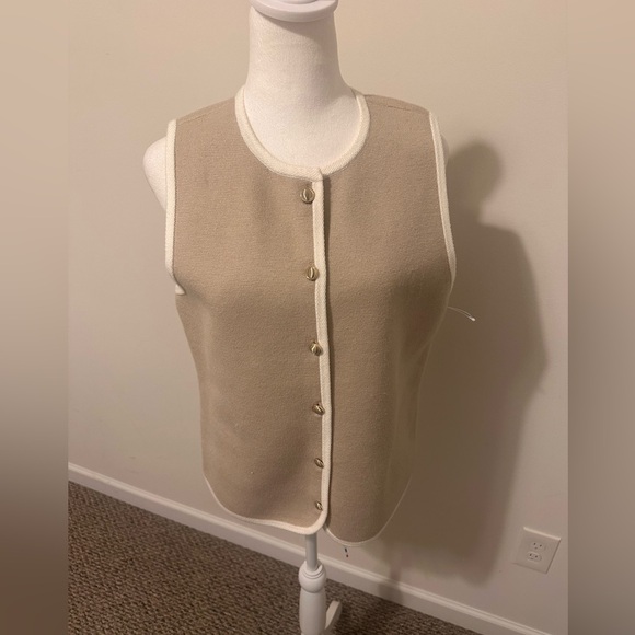Tops - Abercrombie & Fitch Beige Sleeveless Knit Vest Size Large